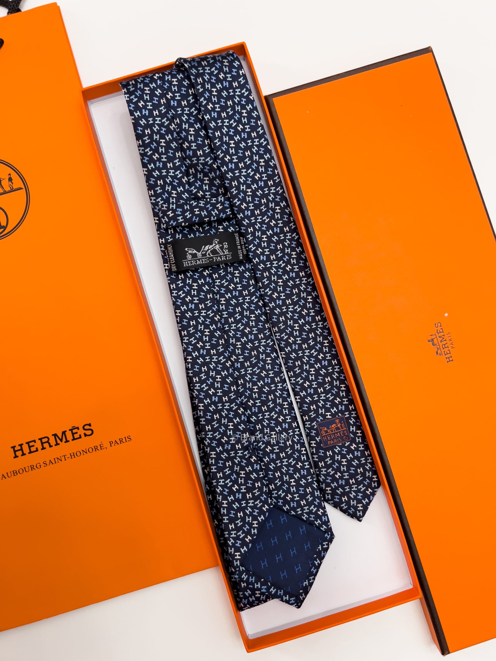 HERMES - Navy H PATTERN SILK TIE - Image 3