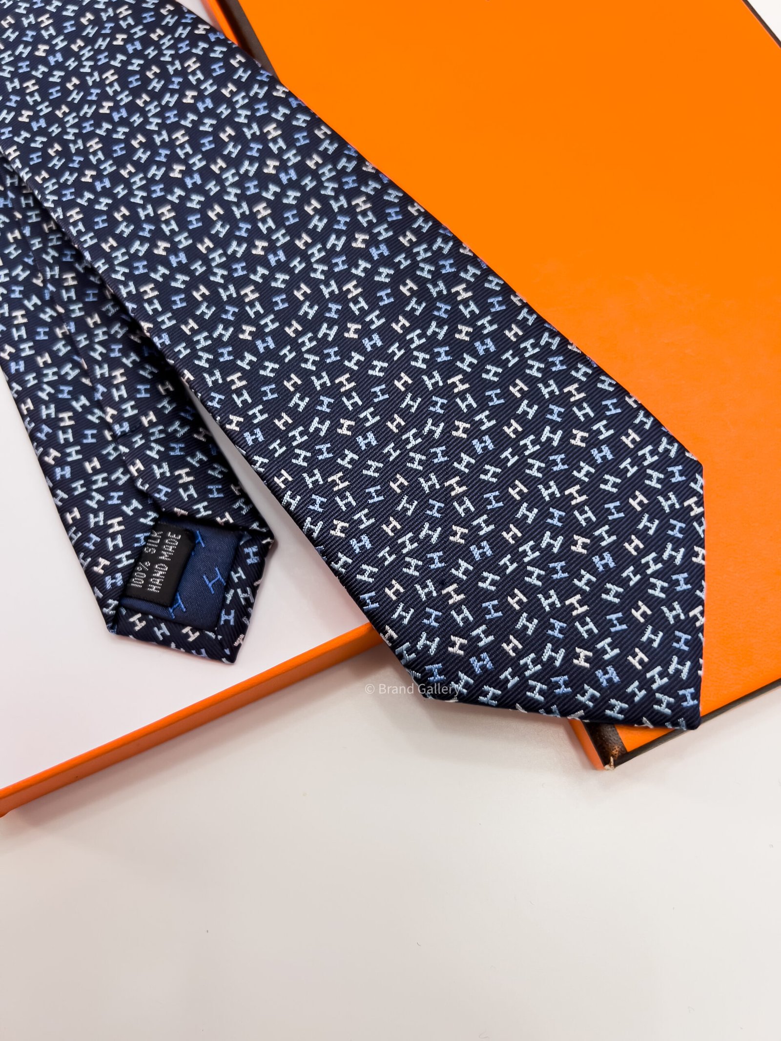 HERMES - Navy H PATTERN SILK TIE - Image 4