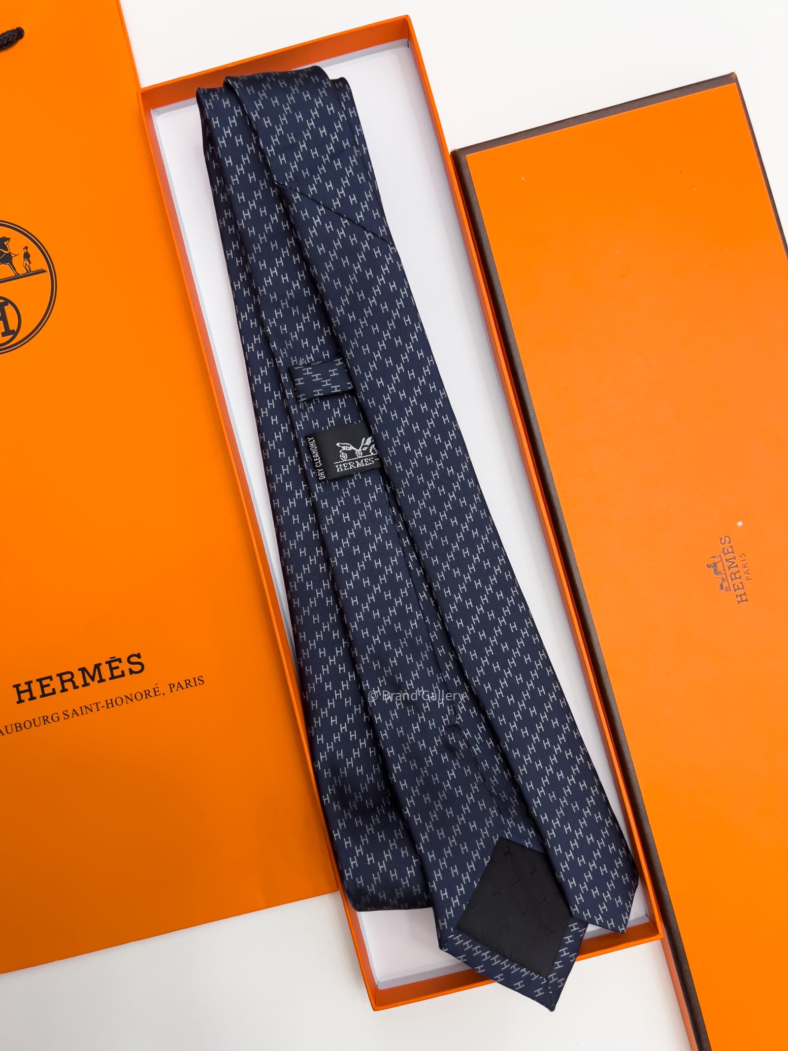 HERMES - Navy DIAMOND H PATTERN SILK TIE - Image 3