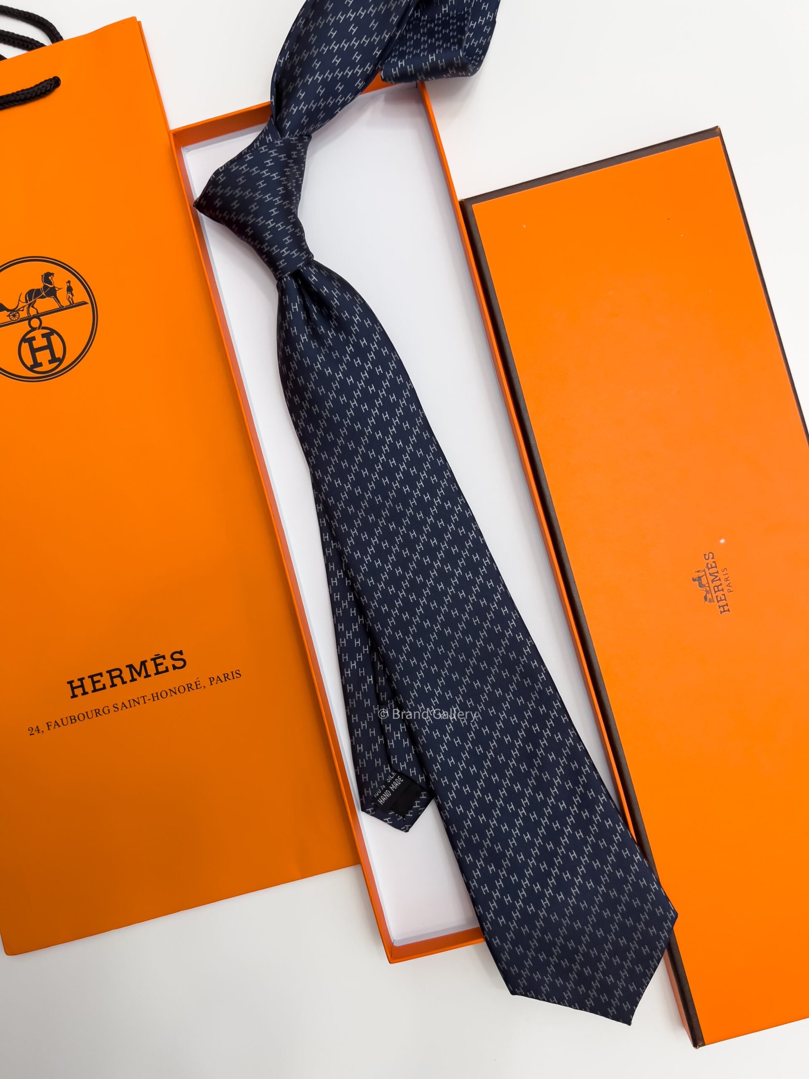 HERMES - Navy DIAMOND H PATTERN SILK TIE