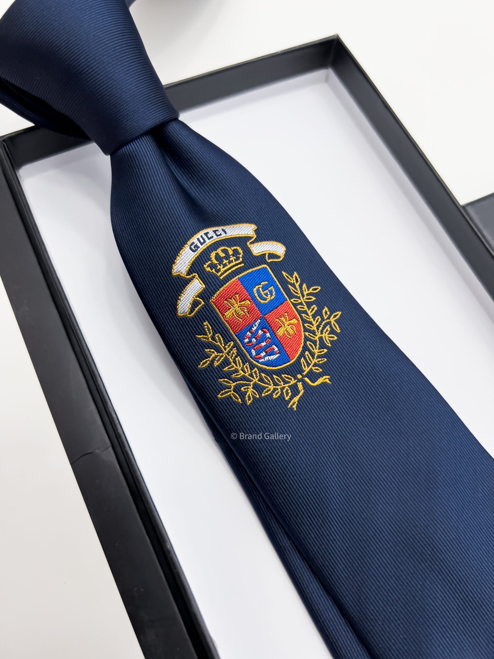 GUCCI - Navy ROYAL CREST SILK TIE - Image 4