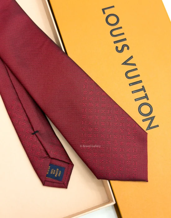 Burgundy silk tie with tonal geometric micro-pattern and textured finish